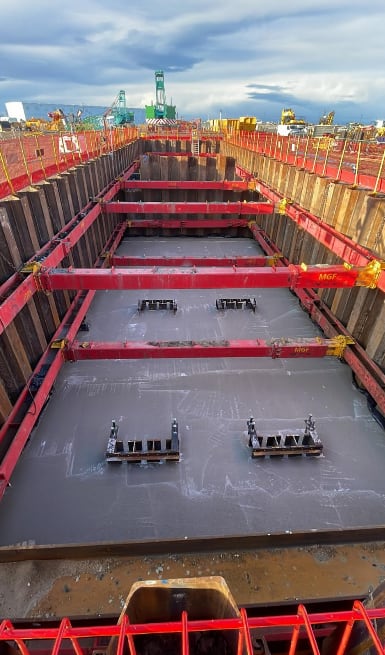 Reinforcement and formwork inside the cofferdam